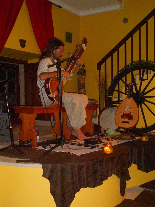 1098084_717155084968656_1679046841_n